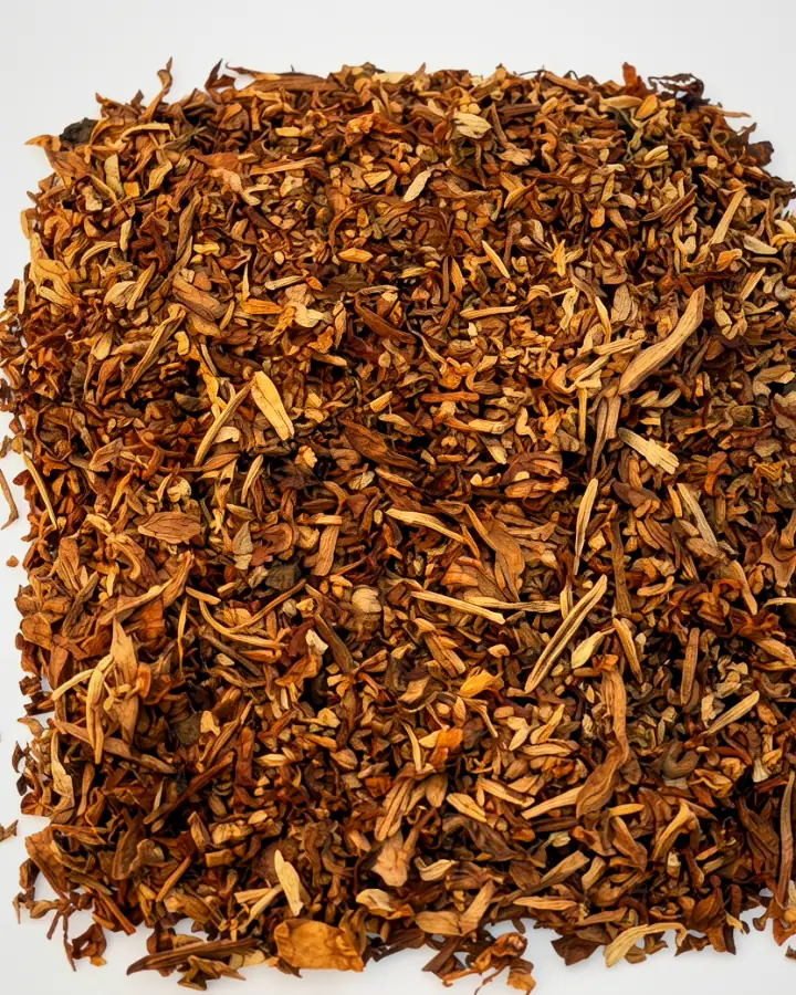 Brown cut tobacco in a heap